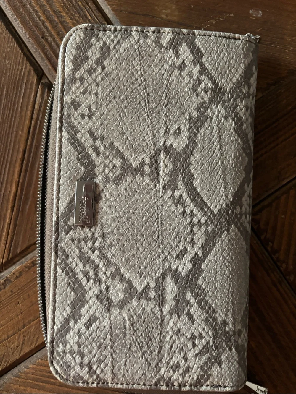 thirty-one textured snakeskin